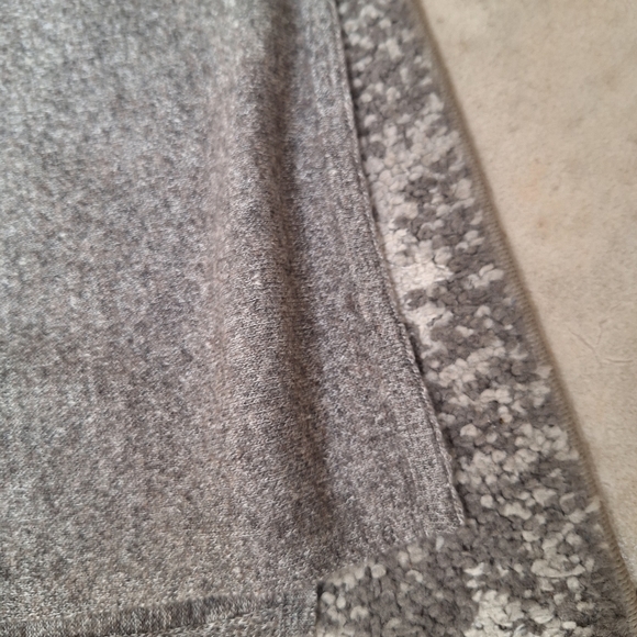 NWT Tahari Gray Cashmere Linen Poncho Scarf Neutral One Size - Picture 3 of 8